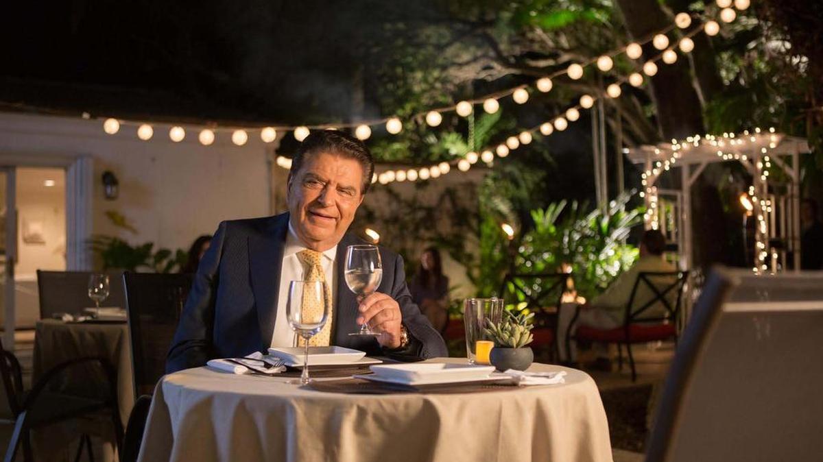 Don Francisco recibirá a dos personas en una cena íntima y con ellos compartirá más de una anécdota.