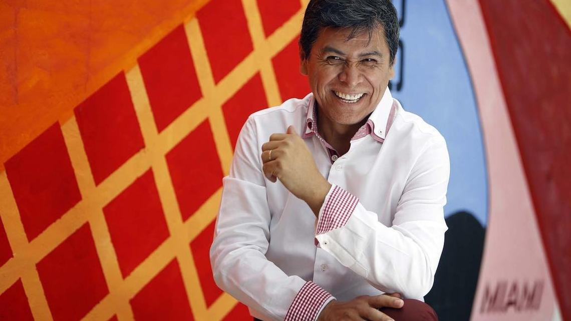 El cantautor Alvaro Torres, fotografiado el jueves 14 de abril del 2016.