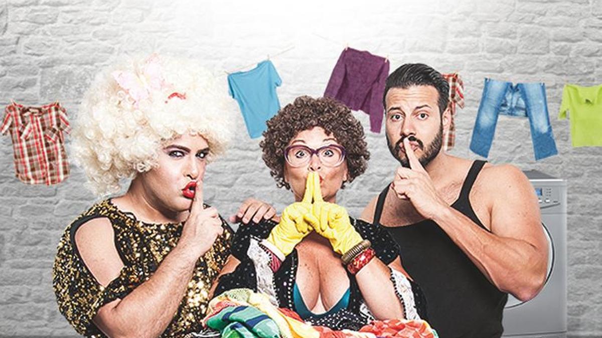 Noris Joffre (centro), Víctor Santiago y Joel Rod interpretan ‘La comedia de los secretos’ en el Paseo de las Artes.