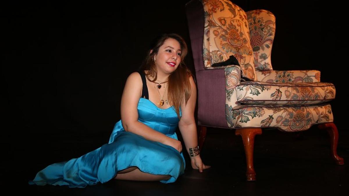 Gabriela Perdomo asume el papel de una cantante de un cabaretucho en ‘Me moriria si te vas’.