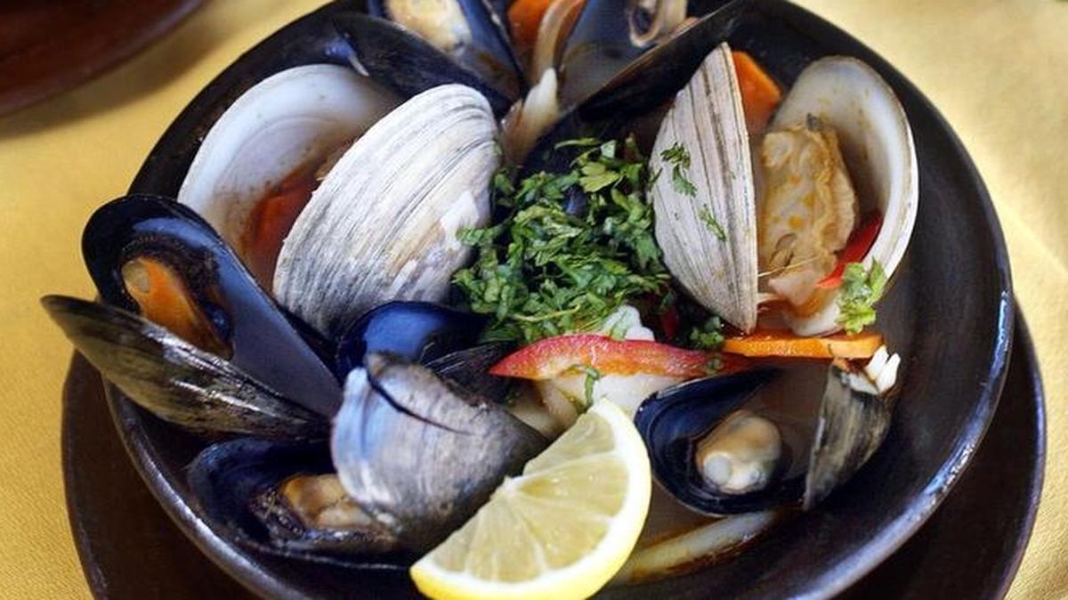 La Sopa Marinera es uno de los platos favoritos de los latinoamericanos. Cada país lo sirve a su gusto.