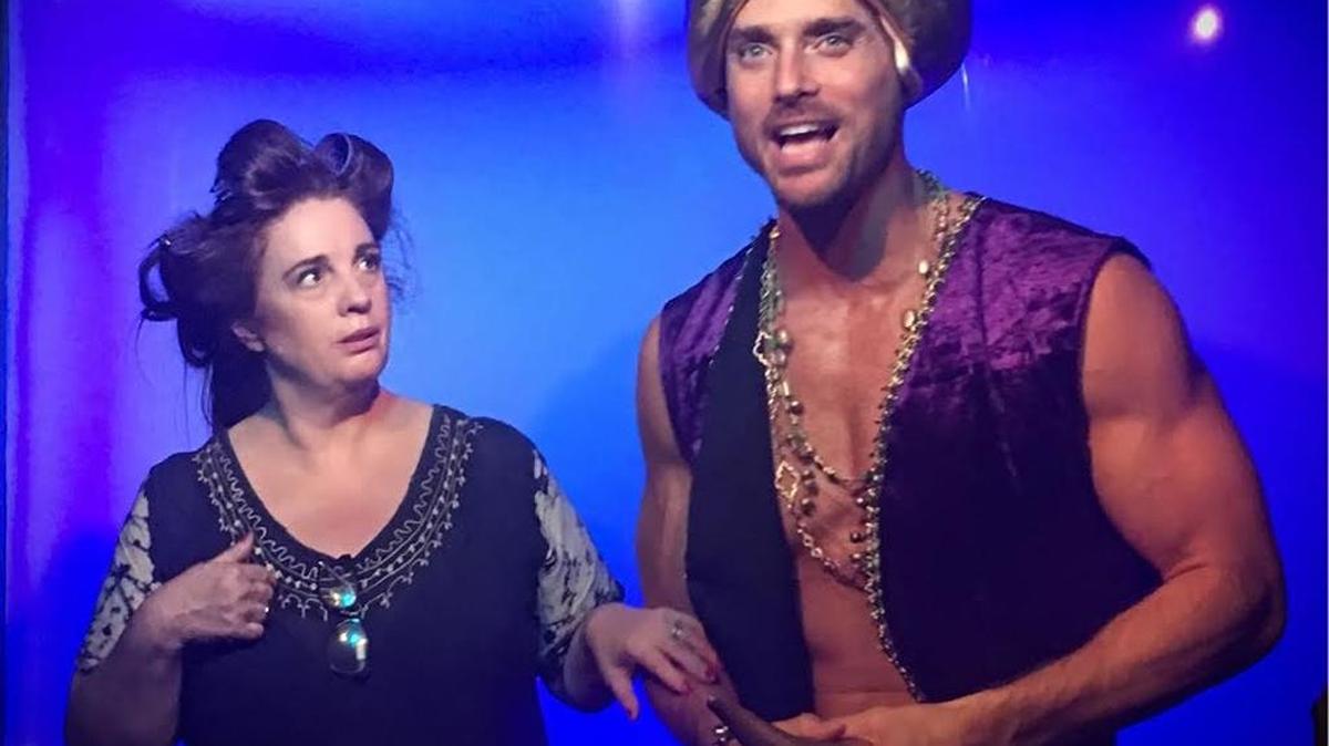 Lis Coleandro y Rodolfo Salas protagonizan la comedia ‘Nada es lo que parece’.