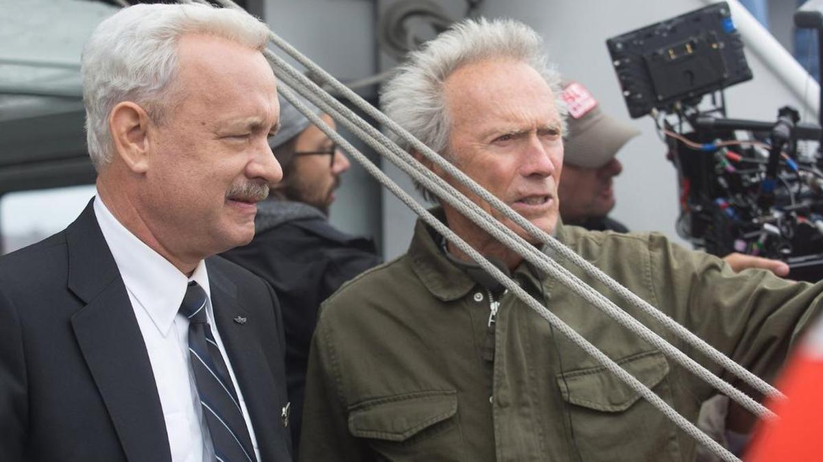 Tom Hanks y Clint Eastwood durante el rodaje de ‘Sully’.