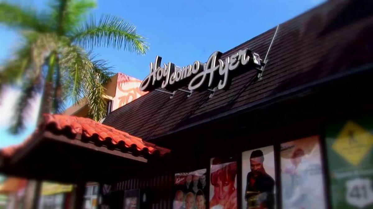 Hoy como Ayer, en el corazón de la Pequeña Habana, es un club de ambiente íntimo ideal para escuchar música cubana y latina en vivo.