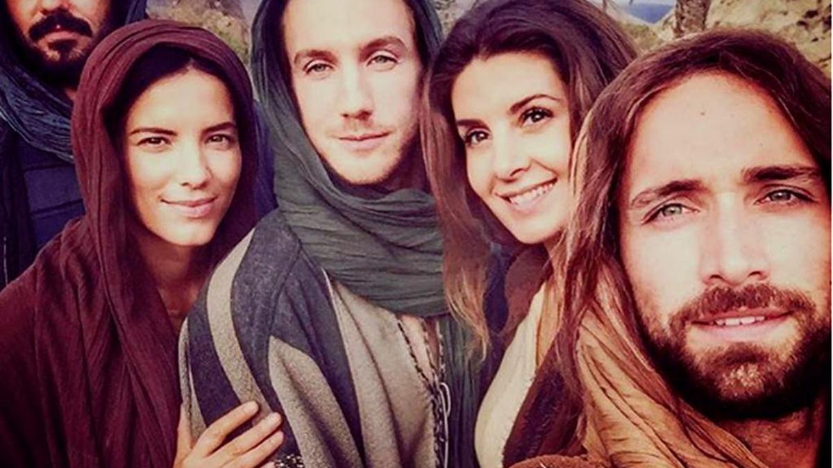 Gaby Espino, Eugenio Siller, Mayrin Villanueva, Lincoln Palomeque y Mauricio Henao.