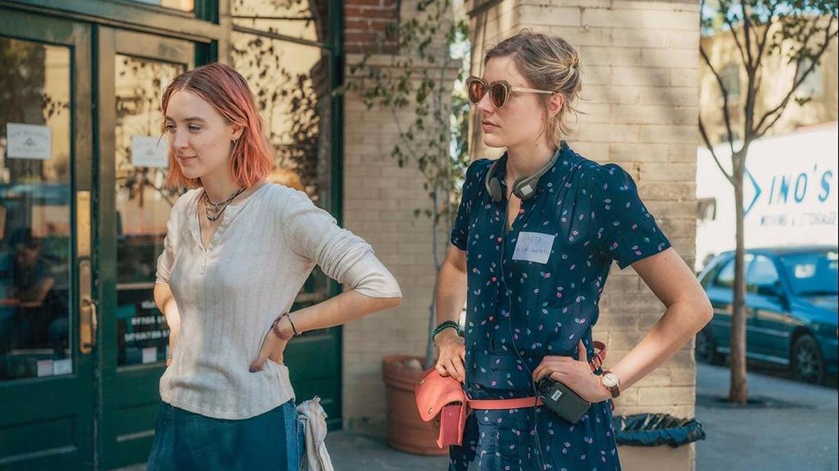 Saoirse Ronan y Greta Gerwig durante la filmación de “Lady Bird” (2017).
