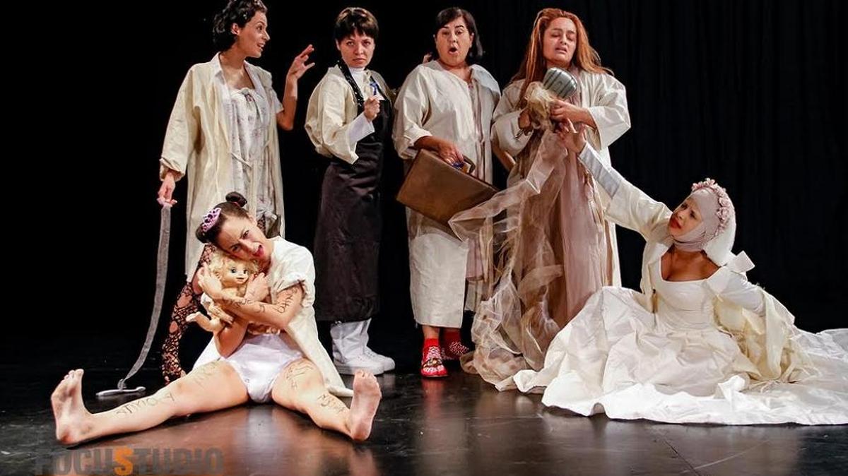 Parte del elenco de ‘Pavillion 305’. Desde la izquierda: Nathalie Varona, Celina Bermúdez, Lina de la Pava, Miriam Benard, Claudia Valencia e Ivonne Vela.