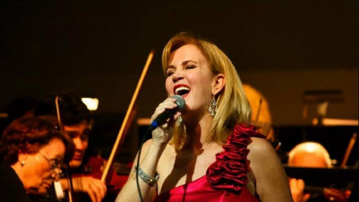 Lisanne Lyons, una de las voces más destacadas del panorama jazzístico nacional, actúa el viernes 25 de agosto, a las 8 p.m., en el MOCA.