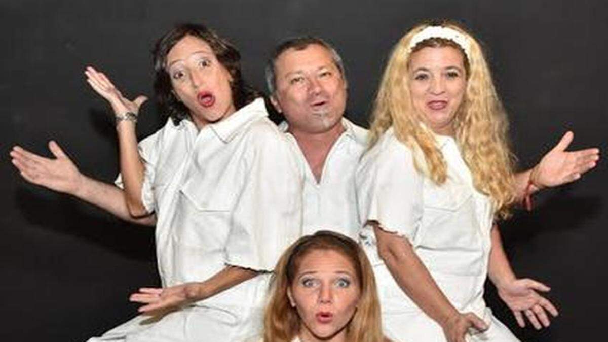 
Elenco de ‘Hialeah Improclub’. De izq. a der: Natalia Tarica, Alejandro Vales, Jessica Alvarez Dieguez y Victoria Murtagh.

