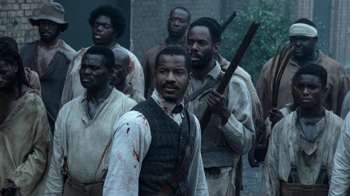 El actor y director Nate Parker (centro) en una escena de ‘The Birth af a Nation’, 2016.
