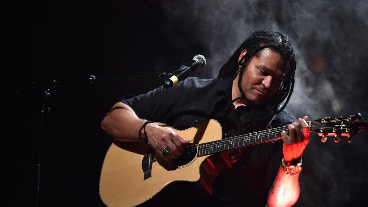 El cantante y compositor cubano Amaury Gutiérrez se presenta este viernes 19 en el Hoy como Ayer, a las 11 p.m.