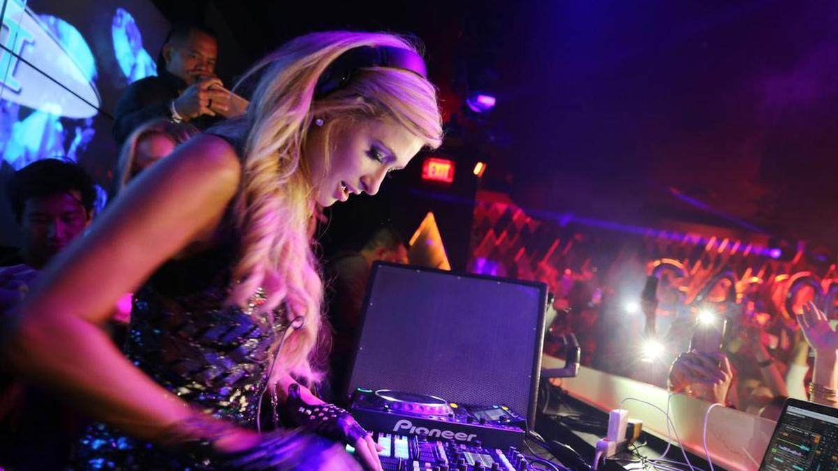Paris Hilton regresa a Wall como presentadora y Dj por cuarto año consecutivo.