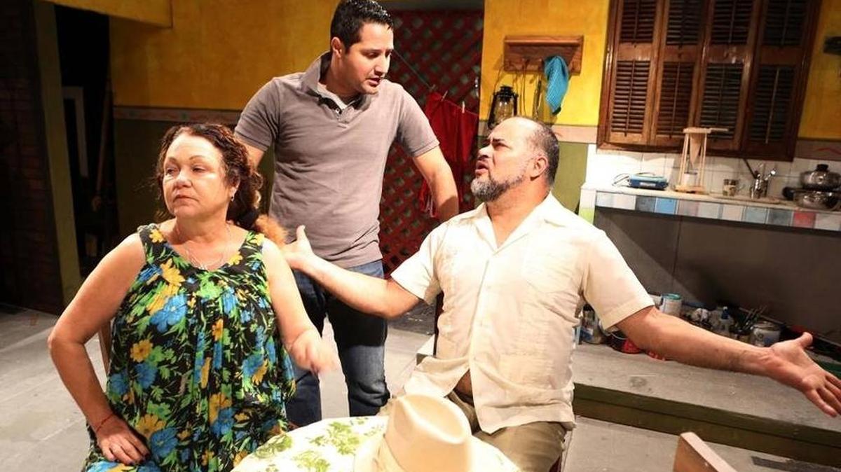 Miriam Bermúdez, Erom Jimmy y Christian Ocón protagonizan ‘La vidas del gato’ en Akuara Teatro.
