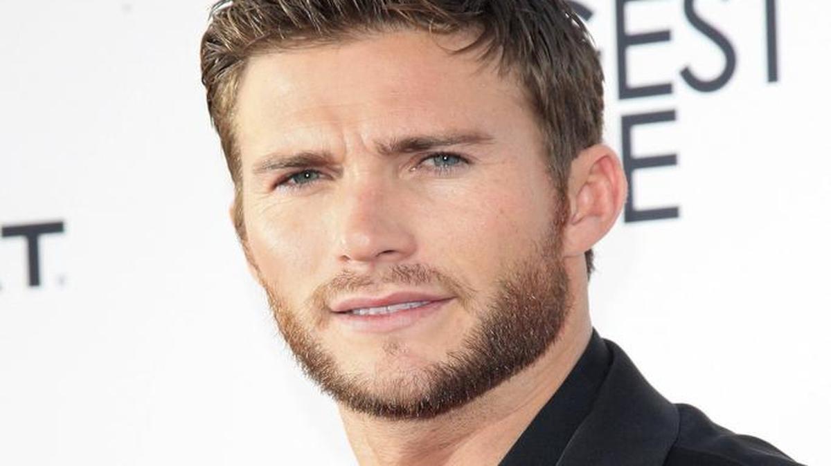 El actor estadounidens Scott Eastwood posa a su llegada al estreno de su última película “The Longest Ride” (El viaje más Largo) en Hollywood, Los Ángeles, el martes 7 de abril de 2015.