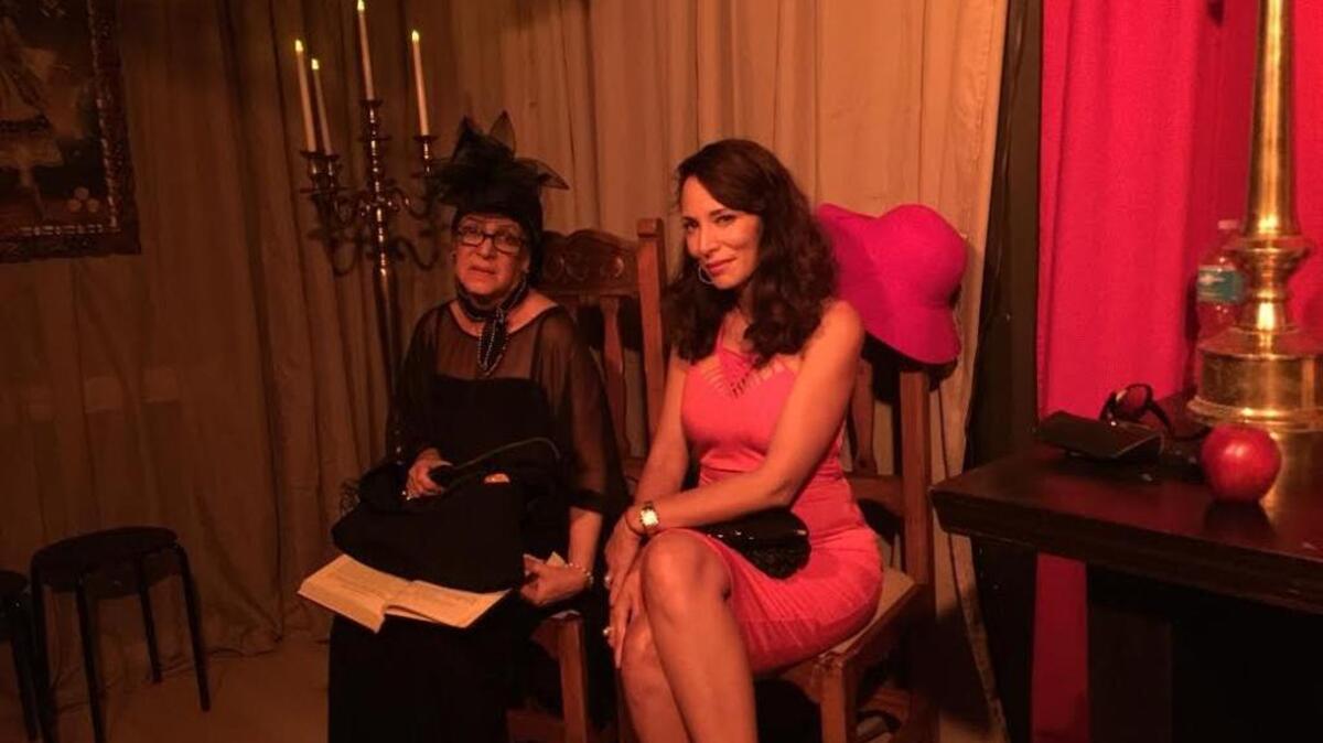 Martha Mijares e Ileanna Simancas rivalizan en la comedia ‘Sin pecado concebida’.