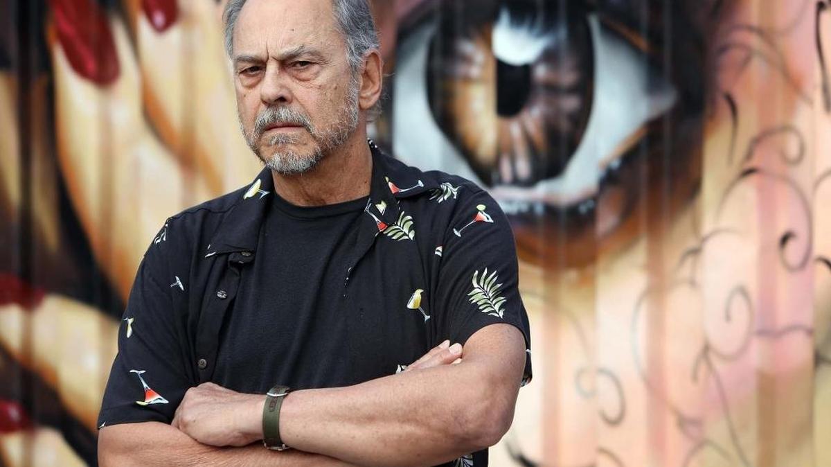 El actor puertorriqueño Daniel Lugo regresa a las tablas como el asesino de ‘Bang!’, comedia de humor negro.