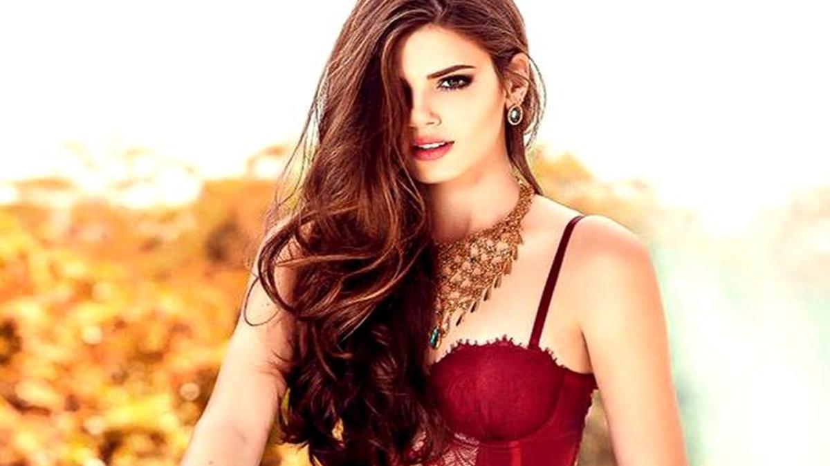 Camila Queiroz