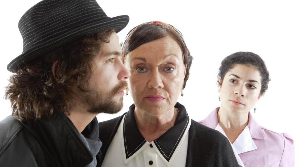El elenco de ‘Sotto Vocce’ está integrado por Anna Silvetti, Héctor Medina y Nabilah Feh.