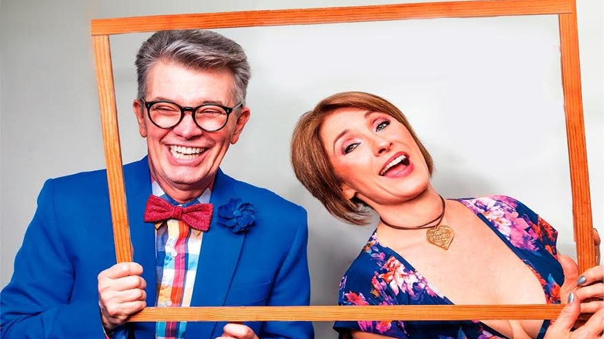 Javier Vidal y Julie Restifo resumen tres décadas de vida en común en el espectáculo humorístico ‘Tal para cual’.
