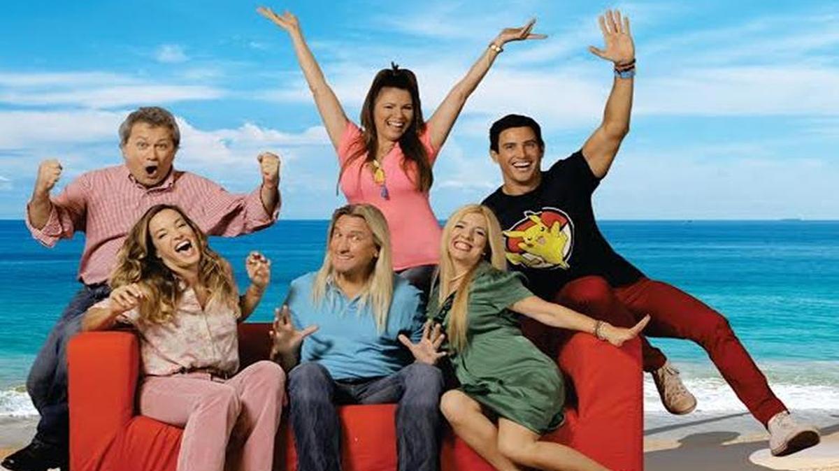 Elenco de ‘Bajo terapia’. Delante: Claudia Albertario, Javier Ceriani y Jessica Álvarez Diéguez. Al fondo: Alejandro Vales, Gaby González y Fran Medina.