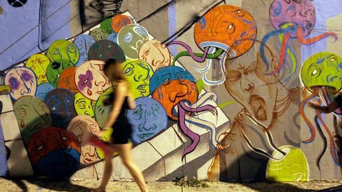 El circuito de galería y arte de Wynwood realiza su caminata.