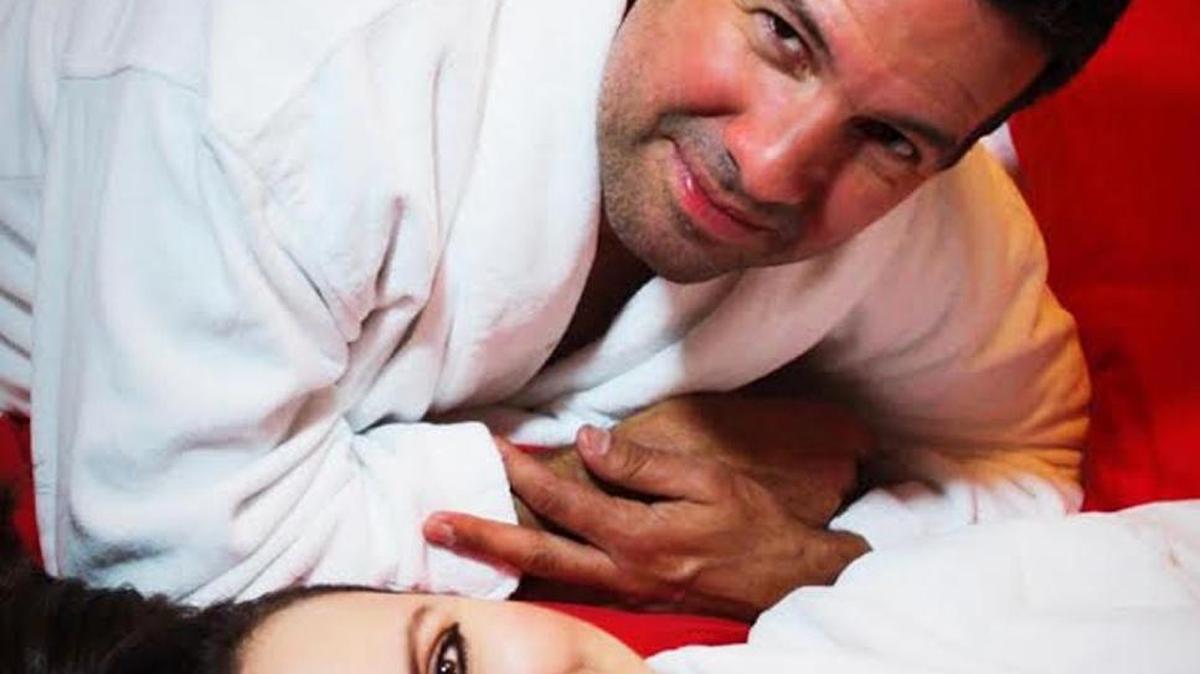 Alejandro Arévalo y Carla Angola, pareja en la vida real, comparten los protagónicos de la comedia dramática ‘El arriba y ella abajo’.