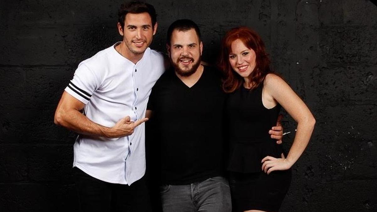 El director Kevin Cass (centro) junto a los actores Francisco Medina y Juli Lafuente.