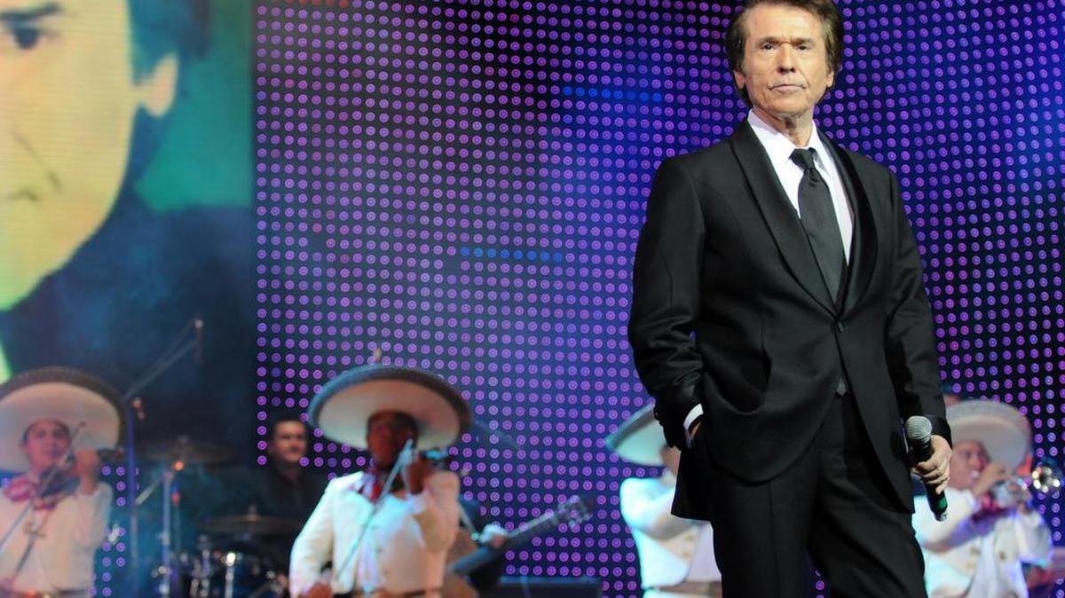 Foto de archivo. El cantante está pensando protagonizar otra película en 2017 y trabaja en los detalles de una nueva gira de conciertos por España y Latinoamérica.
