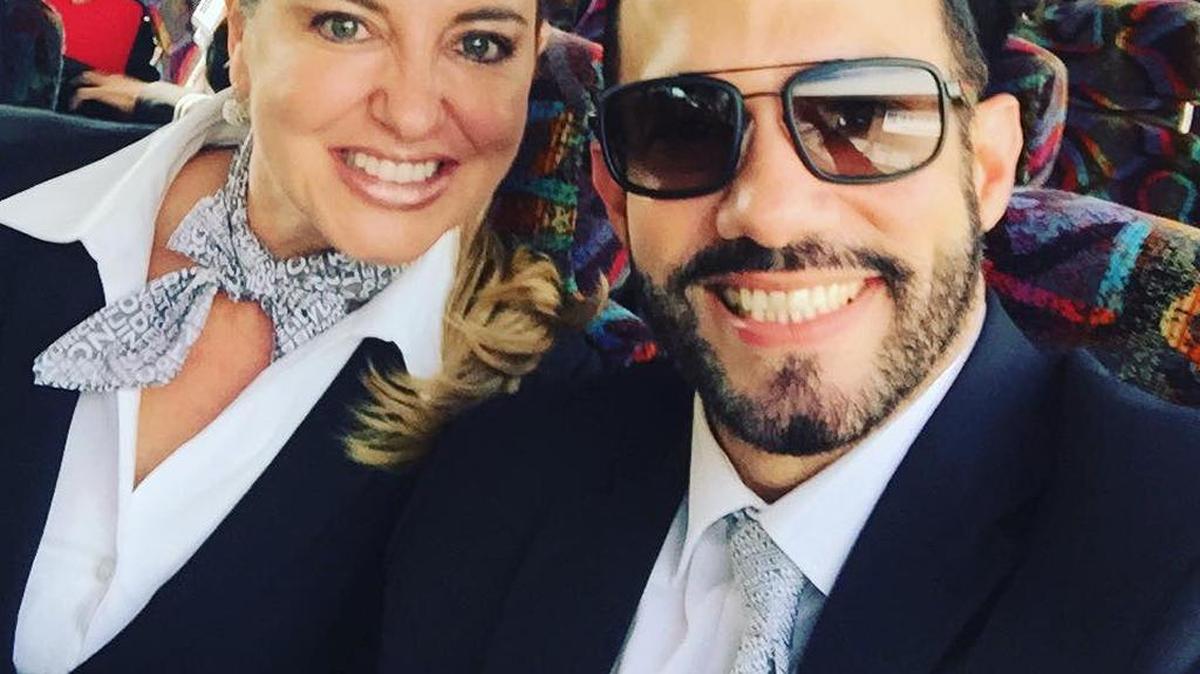 Ari Pinelli junto a su amiga Leila Porter.