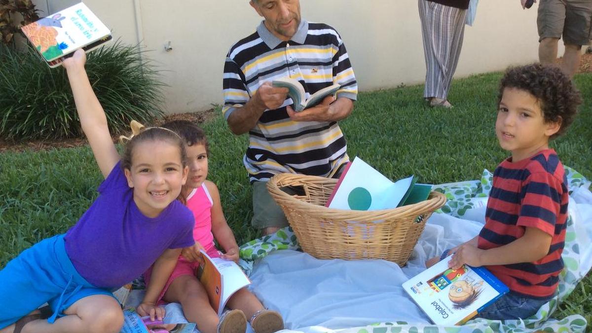 Este gran evento cultural gratuito, organizado por la Feria del Libro de Miami y la Fundación Cuatrogatos, está dirigido a los niños y a las familias de Miami.