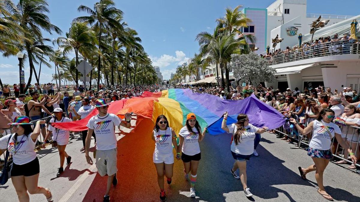 Imagen del desfile anual y festival del Orgullo Gay en Ocean Drive, Miami Beach, el pasado 10 de abril.