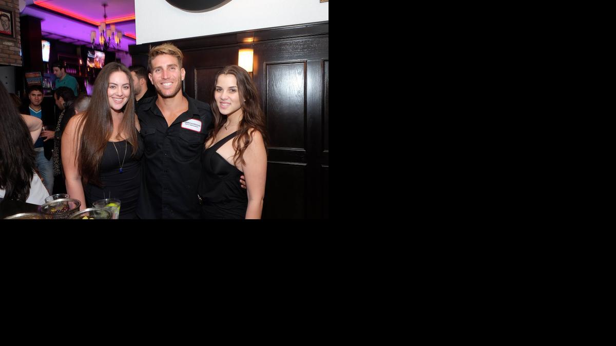 
Michelle Shapiro, Luca Ormos y Michelle Ceballos en American Brickell Social, que sabe conquistar con las delicias del chef y con buena música.
