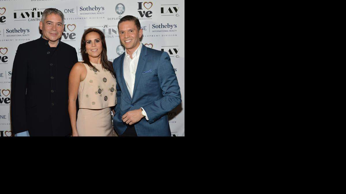 
Boris Izaguirre, Rosario Esperante y Rodner Figueroa.
