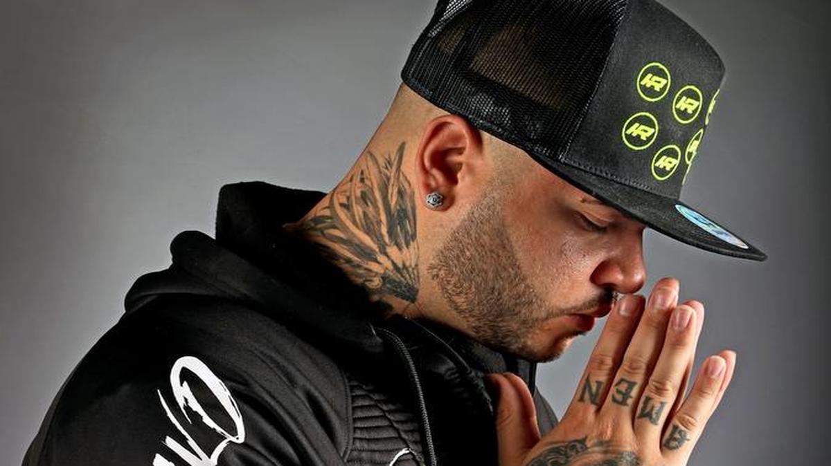 El cantante puertorriqueño de música urbana Farruko, durante una entrevista en el estudio de el Nuevo Herald.