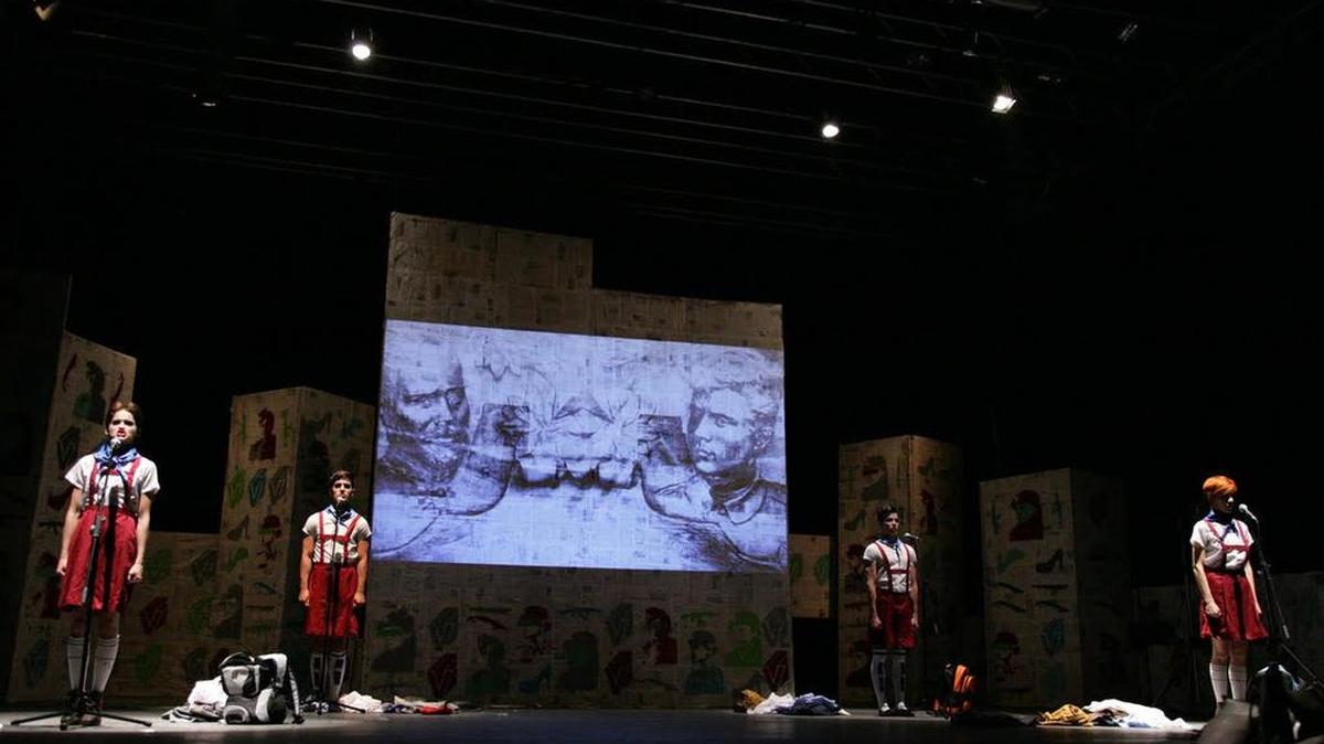 Elenco de ‘Antigonón...’. Desde la izq.: Daysi Forcades, Luis Manuel Álvarez, Abel Berenguer y Giselda Calero.