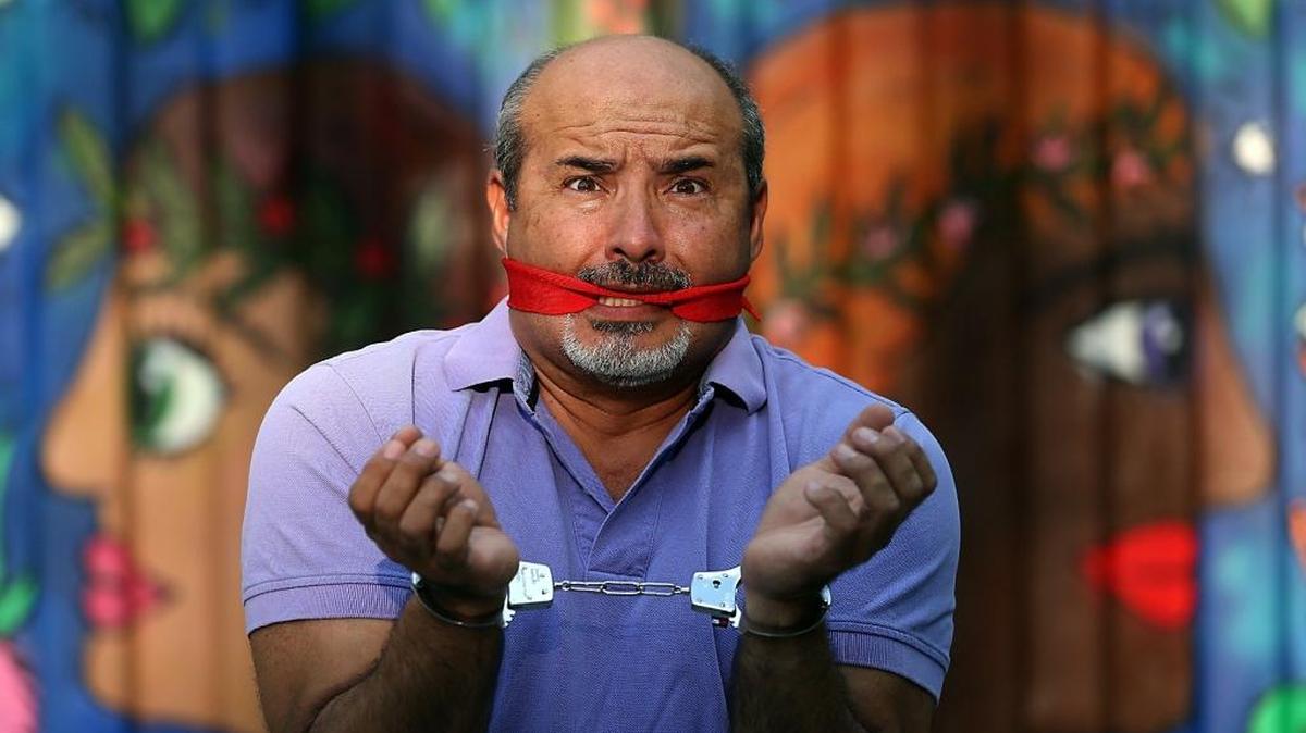 Osvaldo Strongoli asume la dirección y uno de los personajes de la comedia ‘Azótame’, en Microteatro Miami.