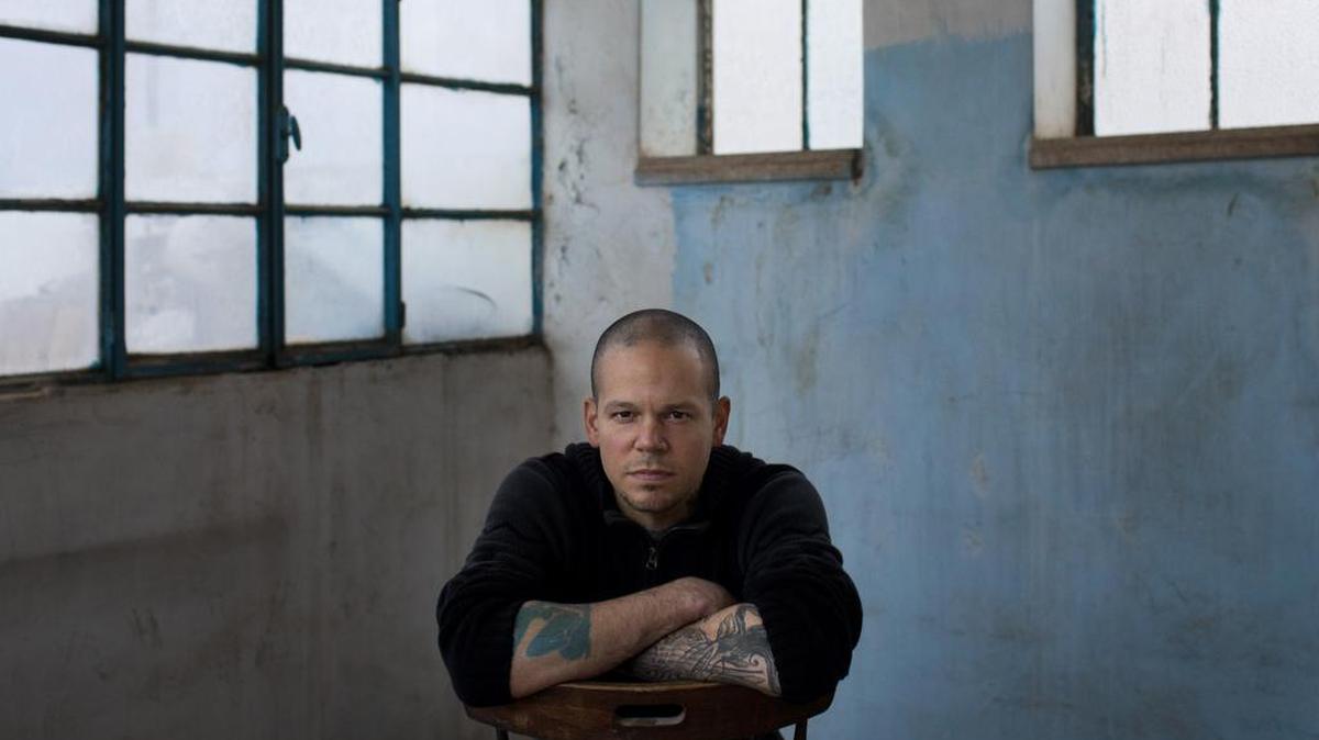 En un tiempo en el que los fans exigen a los músicos videos y que el medio se ha convertido en la carta más fuerte de presentación para los álbumes, Residente cree que la búsqueda debe ser profunda entre los artistas.