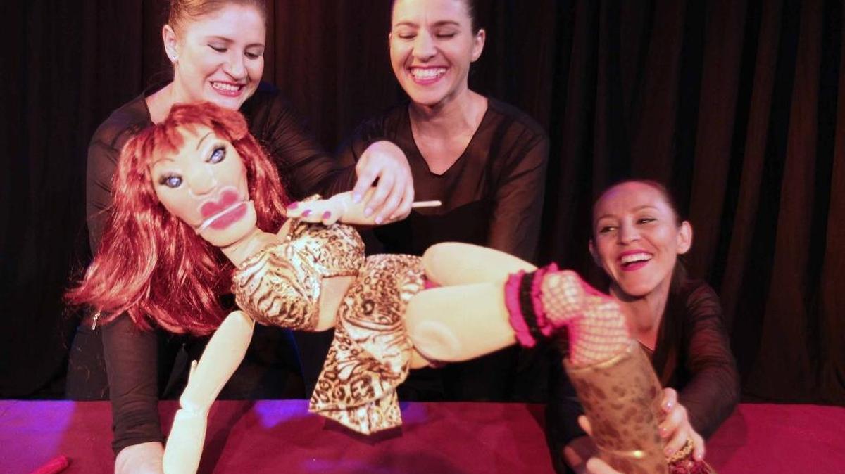 
‘Títeres porno’ se propone atacar los tabúes alrededor del sexo. de izq. a der.: Vicky Berrio, Maribel Arango y Zulima Ochoa.
