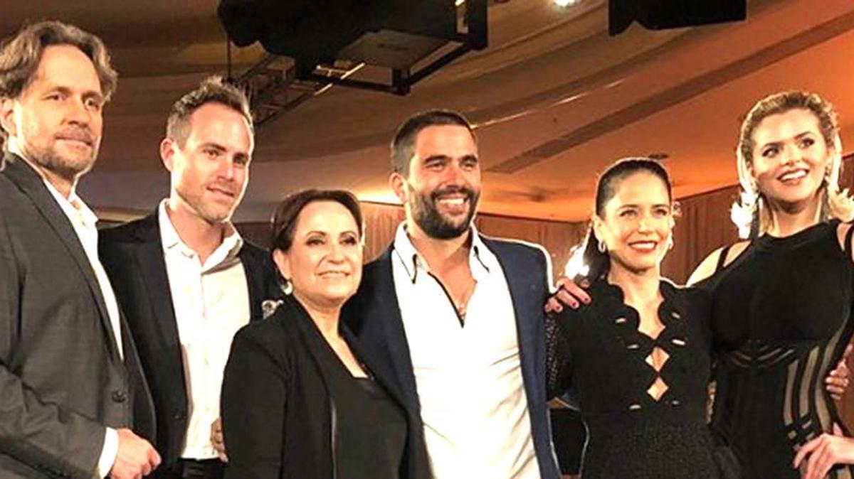 Guy Ecker, Erik Hayser, Adriana Barraza, Ignacio Serricchio, Ana Claudia Talancón e Isabella Castillo.