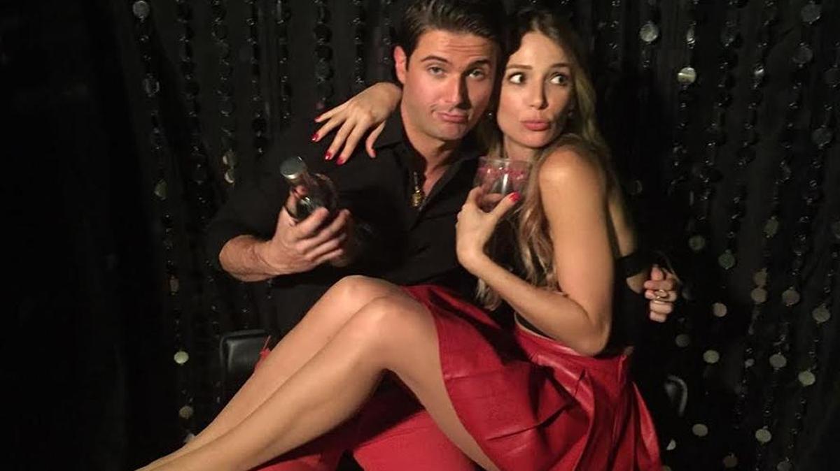 Lance Dos Ramos y Alessandra Villegas viven una insólita noche de amor en la comedia ‘No lo disfrutamos...ni lo recordamos’.