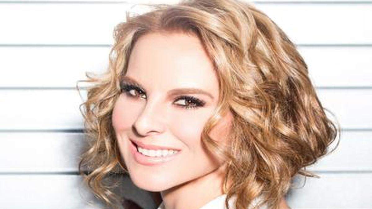 
La actriz mexicana Kate del Castillo ha conseguido llevar una carrera tanto en los medios en inglés como en español con populares telenovelas, como ‘La Reina del Sur’ y la recién estrenada ‘Dueños del paraíso’.

