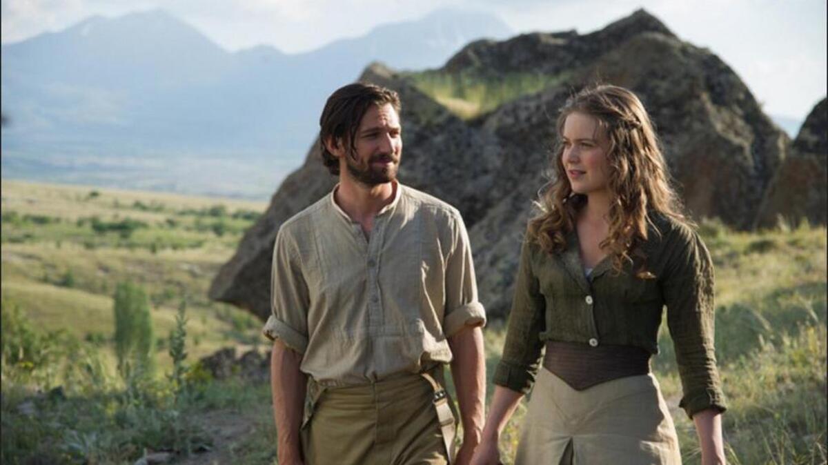 Michiel Huisman y Hera Hilmar en una escena de ‘The Ottoman Lieutenant’ (2016).