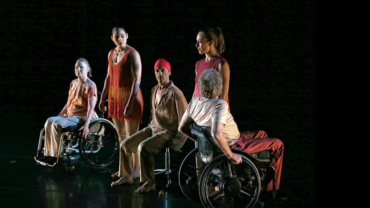 
Shawn Buller, Katrina Weaver, Juan Maria Seller, Lize-Lotte Pitlo y John Beauregard, en ‘Full Circle’, que se presentó en On.Stage Black Box del Miami-Dade County Auditorium.
