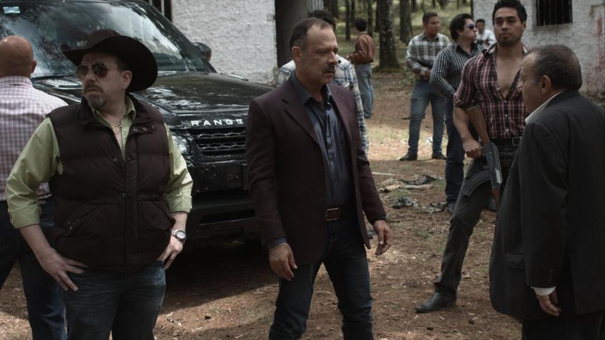 Escena de la película ‘Chapo. El escape del siglo’, protagonizada por el actor mexicano Irineo Álvarez (c), que se estrena el 15 de enero.