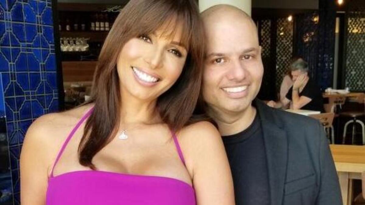 La presidenta del jurado de Nuestra Belleza Latina, Giselle Blondet, y el vicepresidente de la división de Entretenimiento y Programas Especiales de la cadena de Univisión Nelson Ruiz.