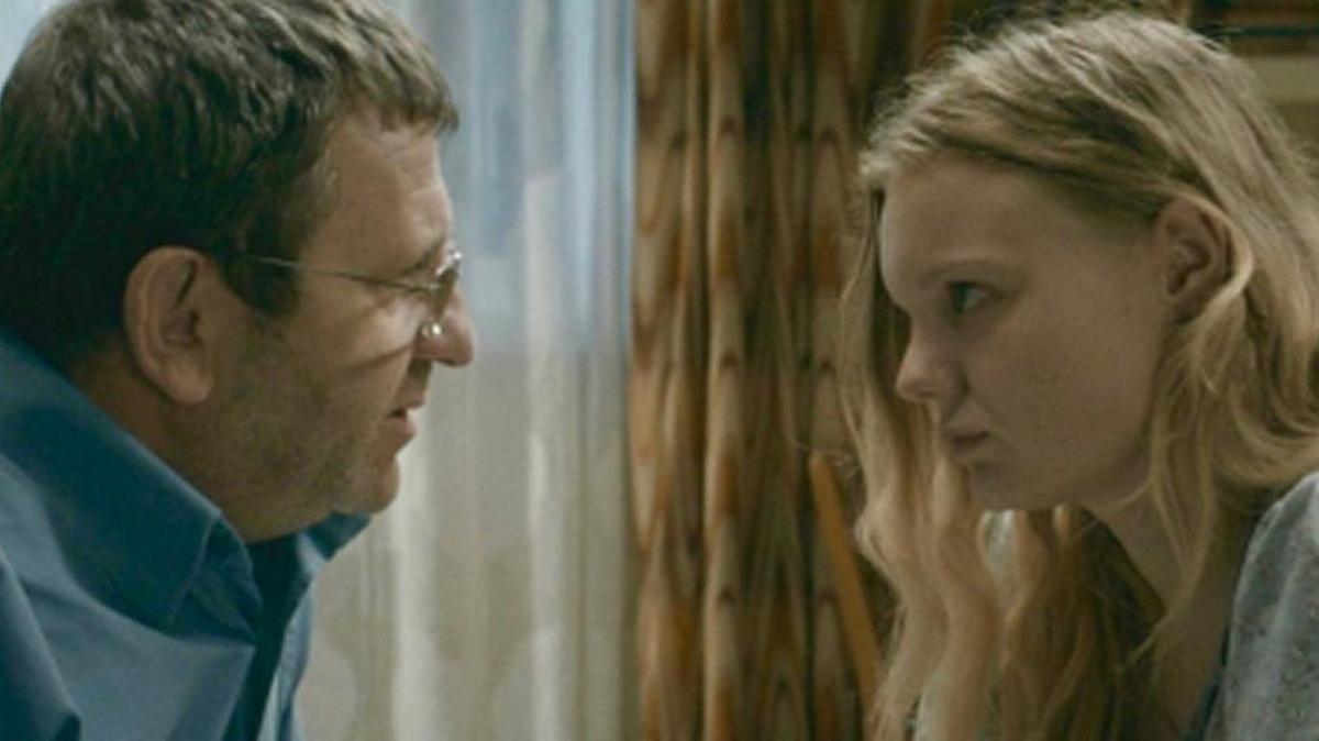 Adrian Titieni y Maria Dragus en una escena de la película ‘Graduation’.