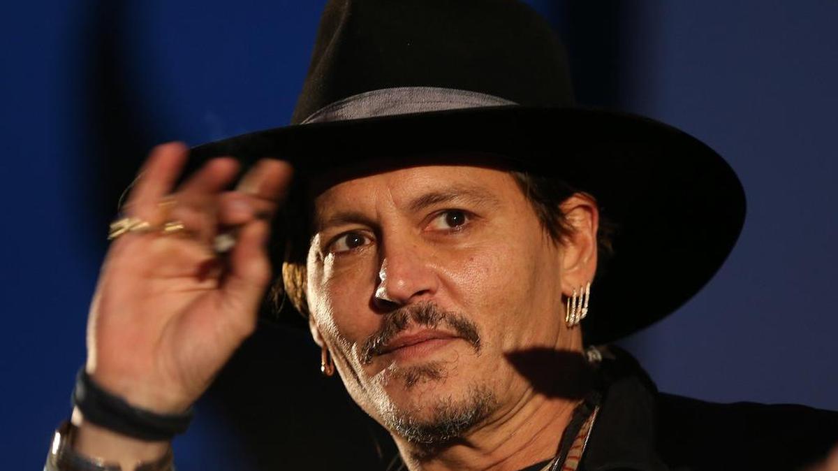 El actor estadounidense Johnny Depp asiste al evento de Cinemageddon como parte del Festival de Artes Escénicas Contemporáneas 2017 de Glastonbury el jueves 22 de junio de 2017, en Worthy Farm, cerca de Pilton, Reino Unido.