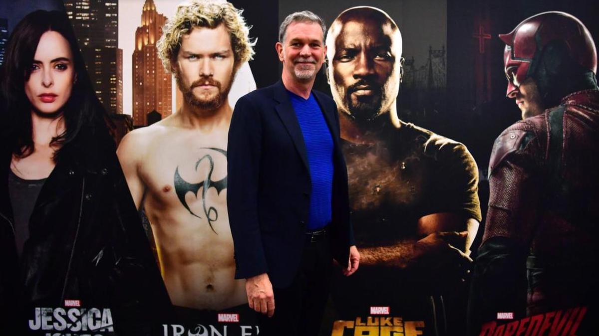 El fundador y CEO de Netflix Reed Hastings llega a una mesa redonda durante un evento de Netflix el 1 de marzo de 2017 en Berlín.