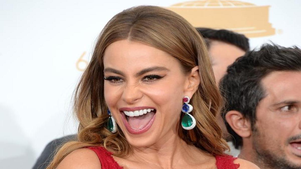 La actriz colombiana Sofía Vergara posa durante la entrega de los Premios Emmy el 22 de septiembre de 2013 en Los Ángeles.