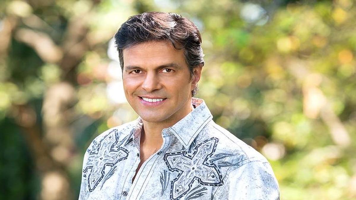 
AGUSTÍN ARANA ENCARNA A FLORENCIO EN ‘AMORES CON TRAMPA’, UNIVISIÓN, 8 P.M.
